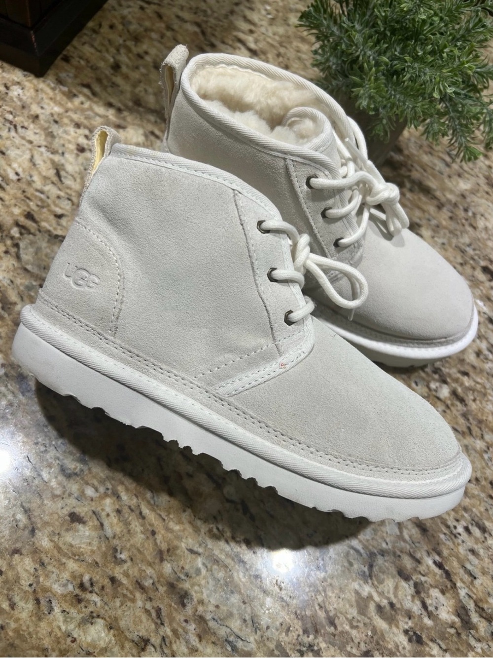 UGG Big Kids White Suede Lace-Up Ankle Neumel Boots 4